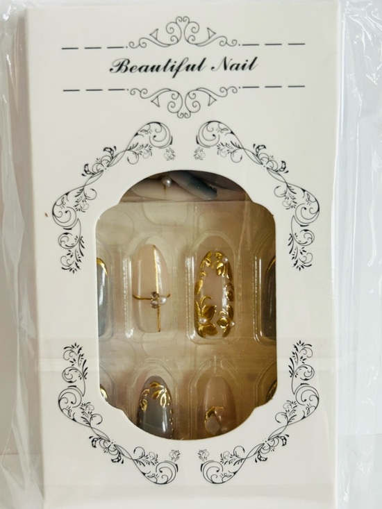 Other - Beautiful Nail Gold Accent Press-On Nails
